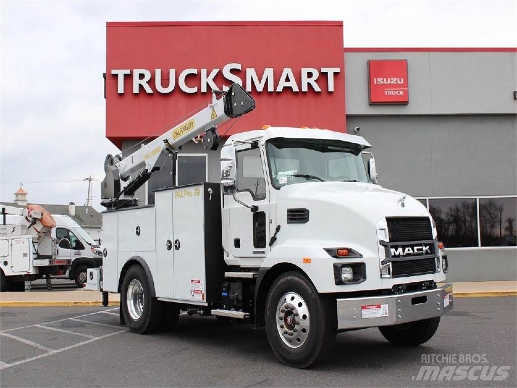 Mack MD6 Vlakke laadvloer met kraan