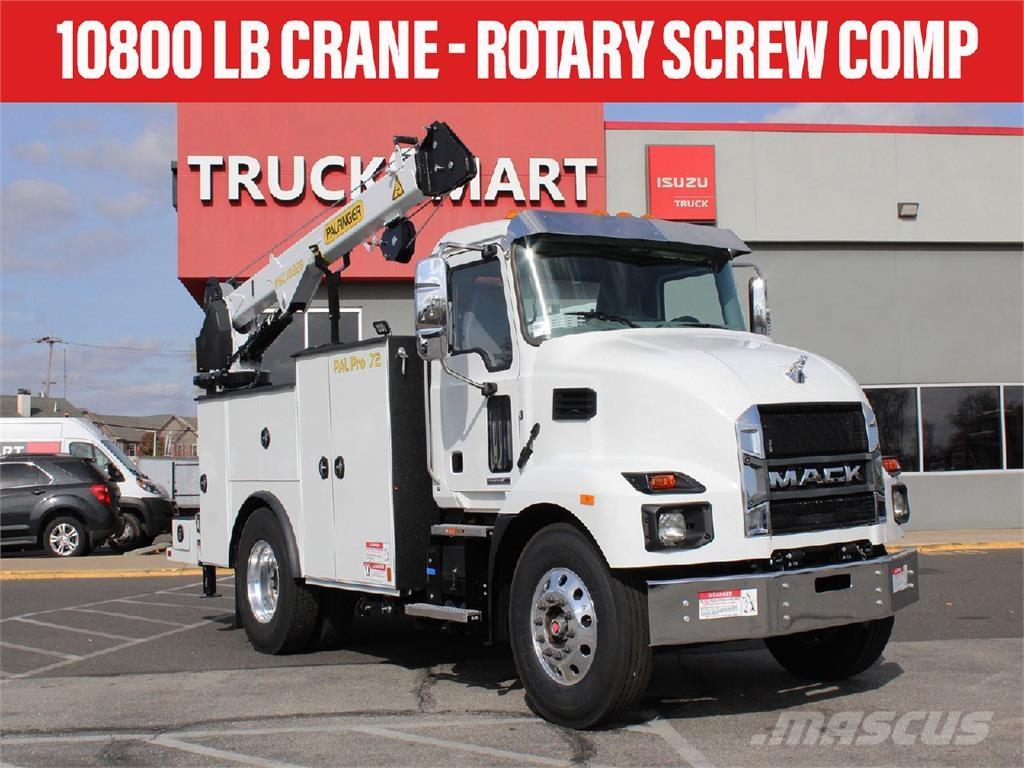 Mack MD6 Vlakke laadvloer met kraan