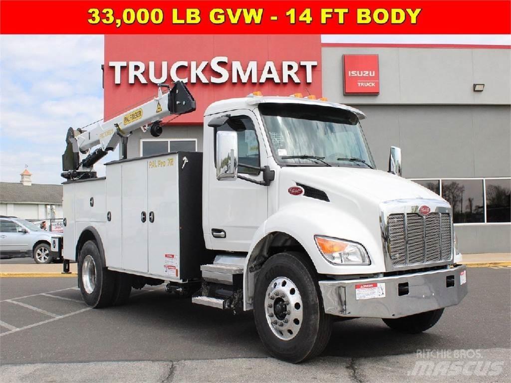 Peterbilt 537 Vlakke laadvloer met kraan