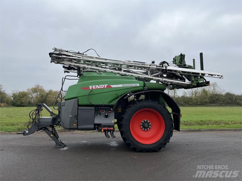 Fendt RG344 Getrokken spuitmachines
