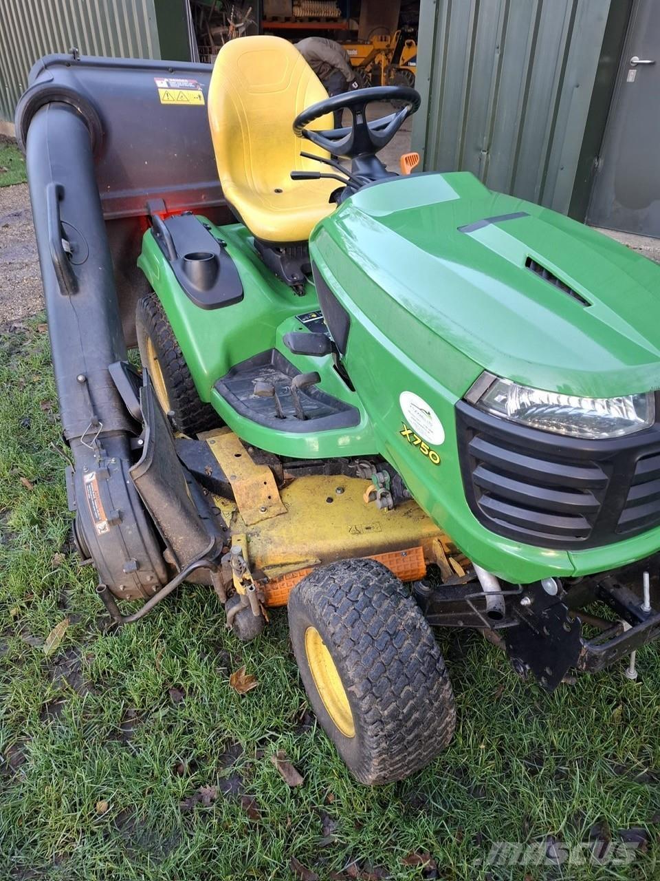 John Deere X750 Maaiers