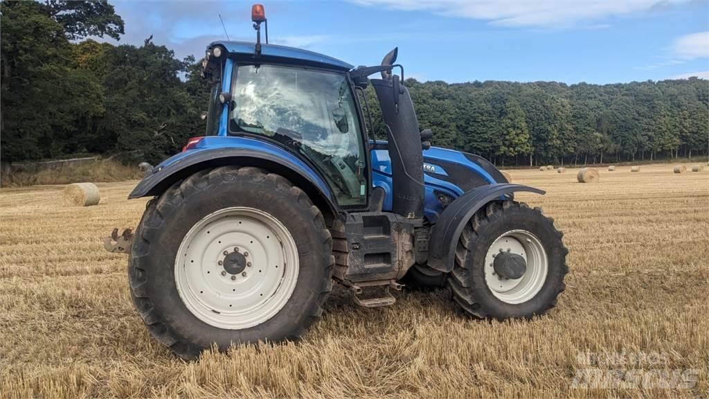 Valtra T214V Tractoren