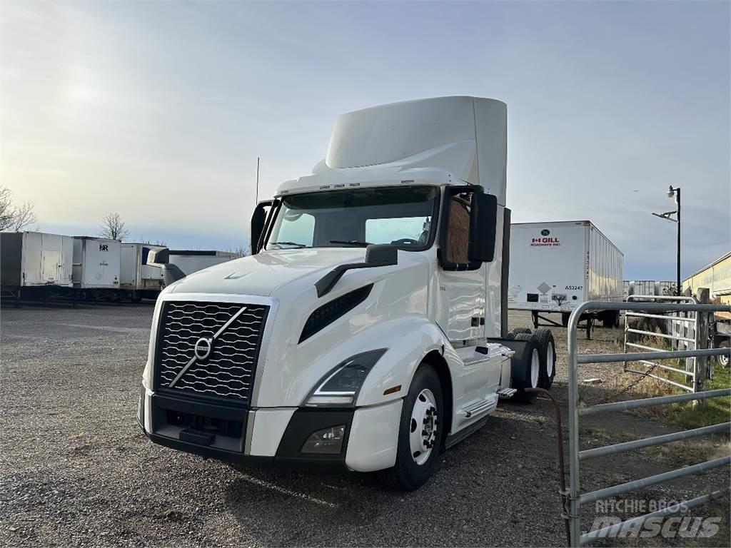 Volvo VNL300 Trekkers