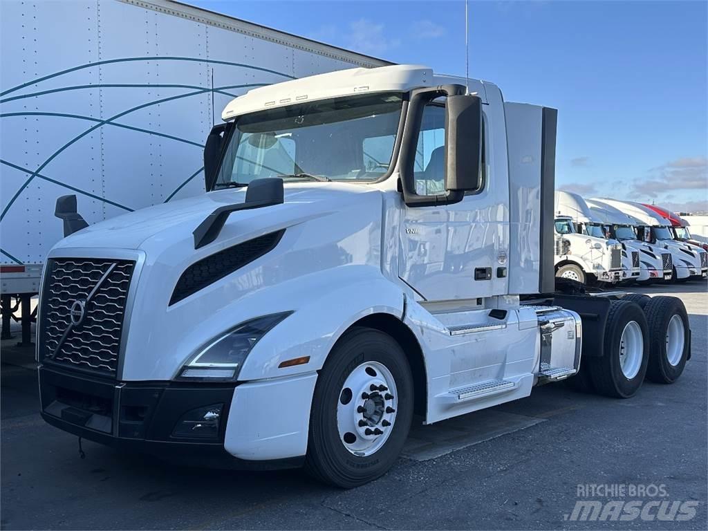 Volvo VNL300 Trekkers