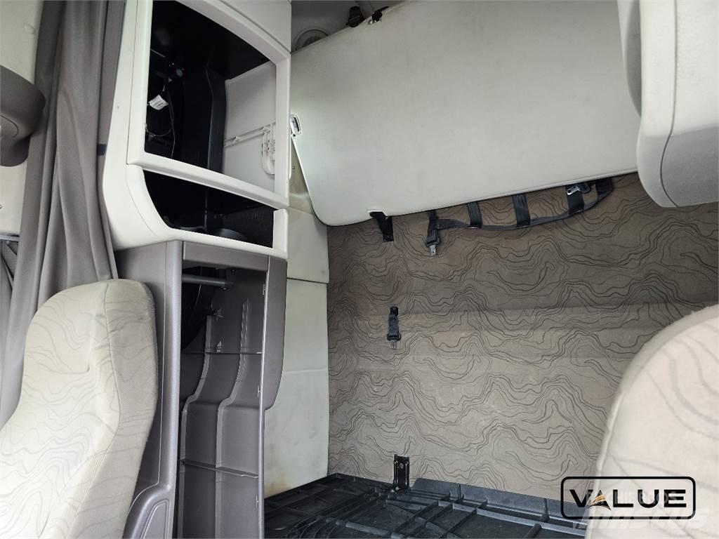 Volvo VNL670 Trekkers