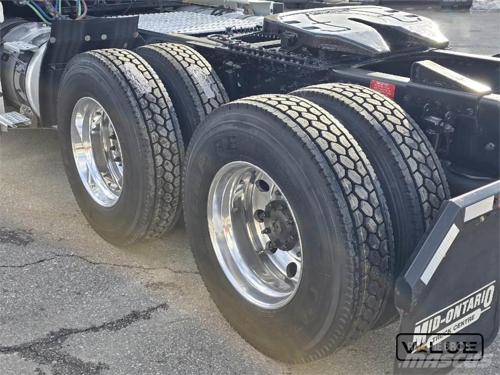 Volvo VNL760 Trekkers