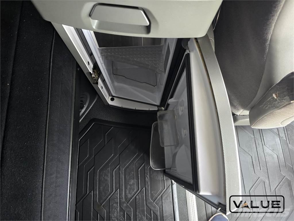 Volvo VNL760 Trekkers