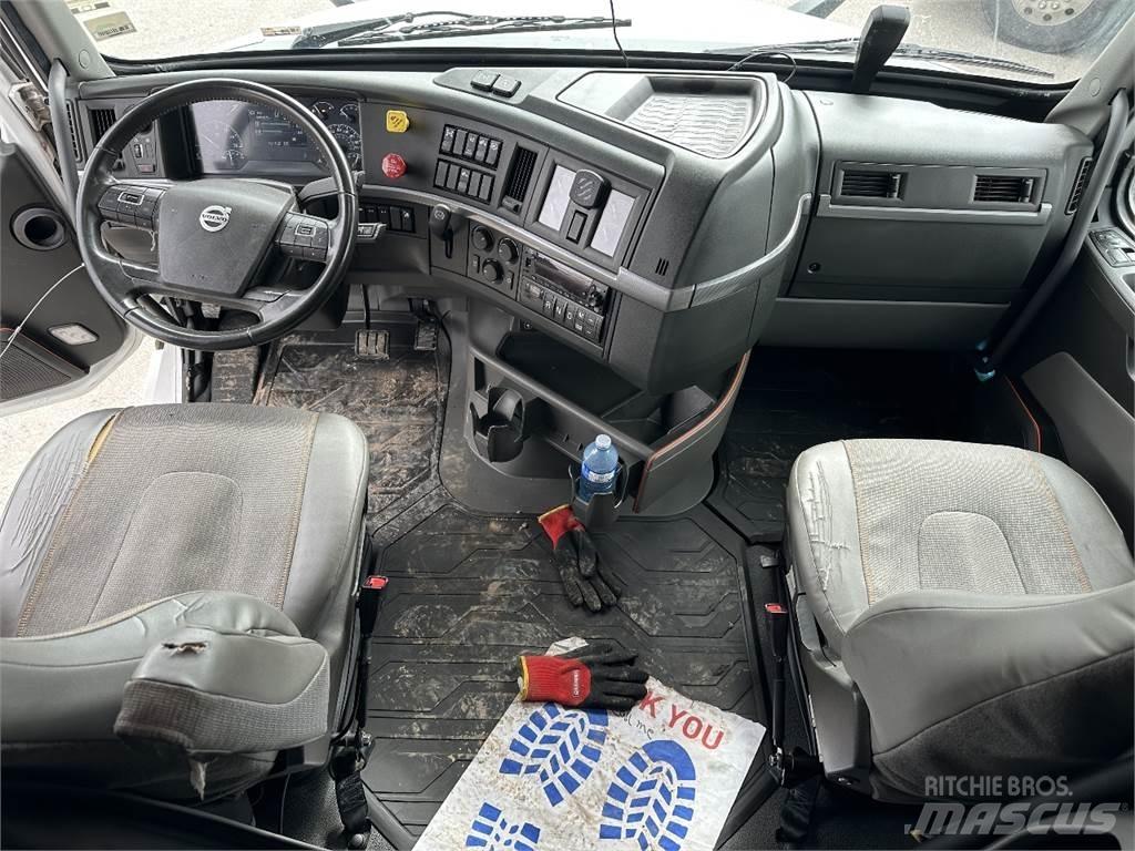 Volvo VNL760 Trekkers