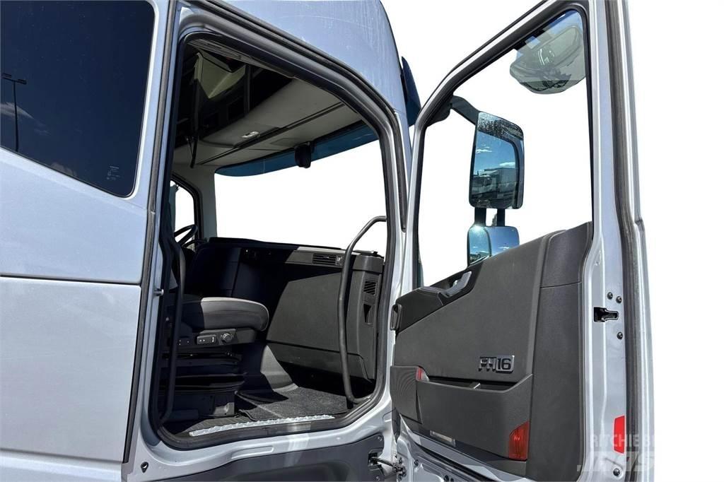 Volvo FH 16 650 Vrachtwagen met containersysteem