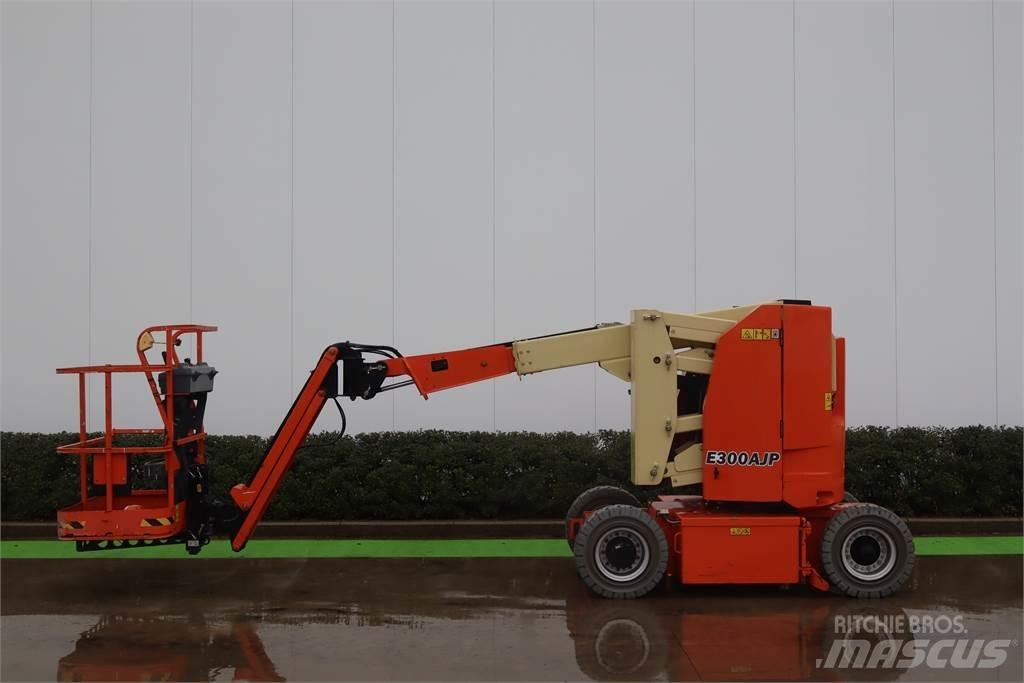 JLG E300AJP Knikarmhoogwerkers