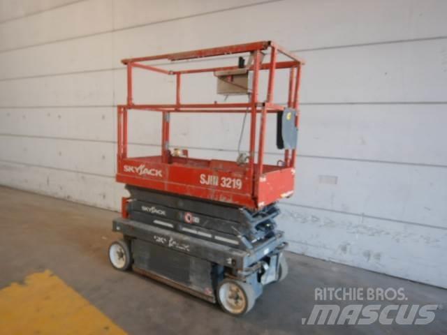 SkyJack SJ3219 Schaarhoogwerkers