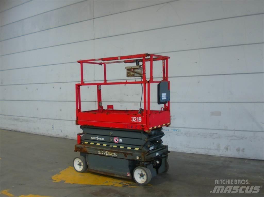 SkyJack SJ3219 Schaarhoogwerkers