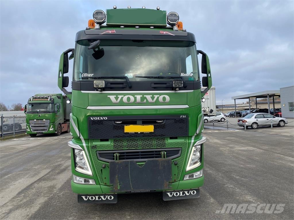 Volvo FH 8x4 Vlakke laadvloer met kraan