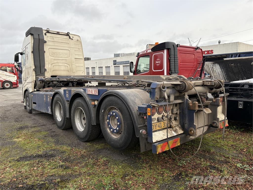 Volvo FH500 Vlakke laadvloer met kraan