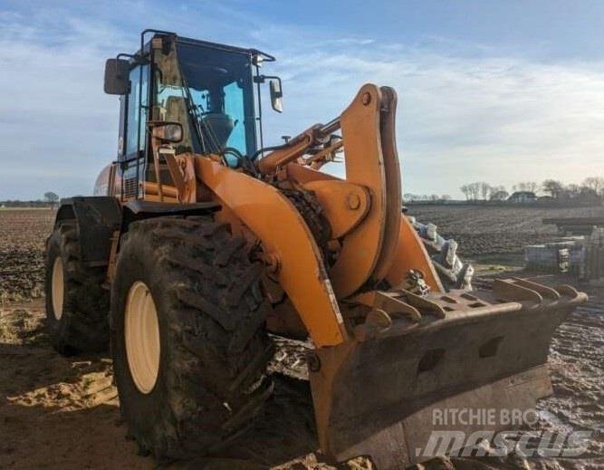 CASE 621D Wielladers