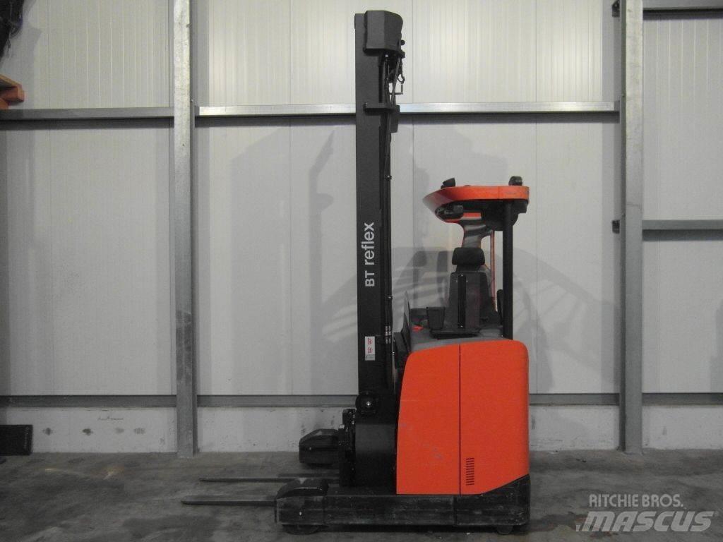 BT RRE140E Reachtruck voor hoog niveau