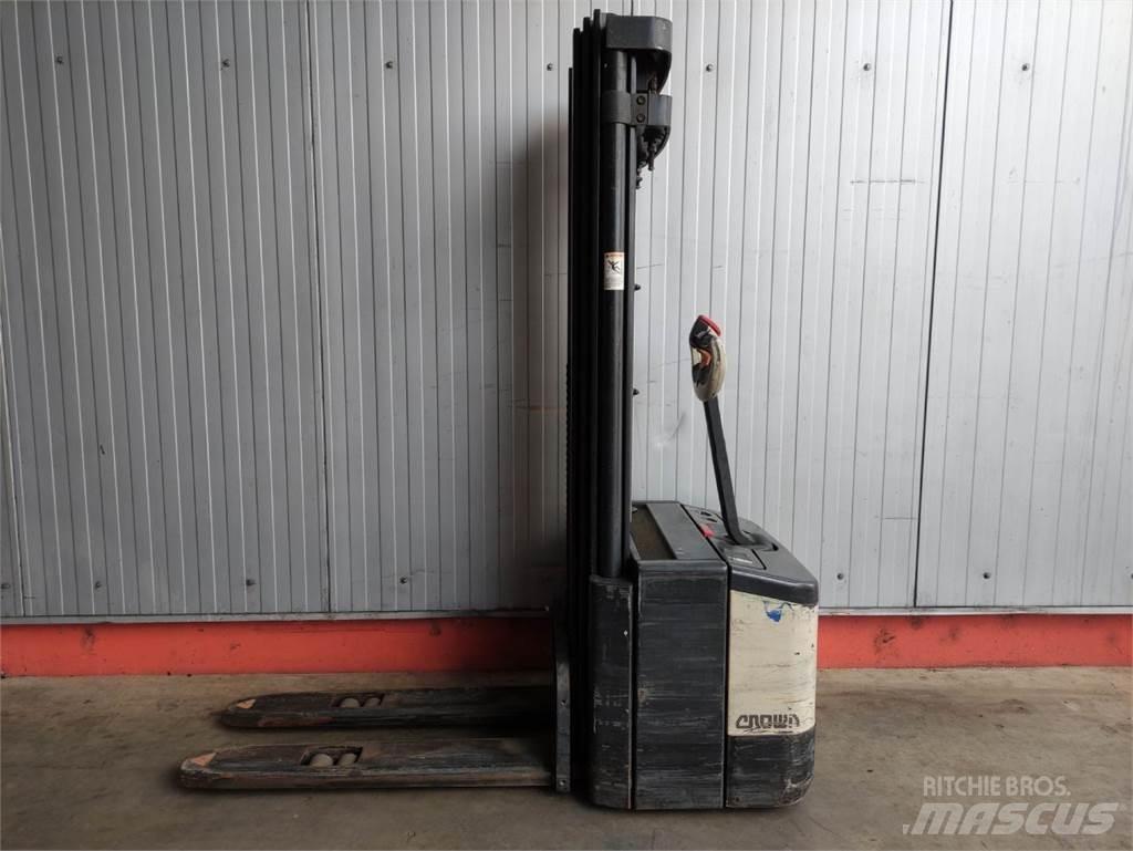 Crown WE 2300-1.6 TT Stapelaar meeloop