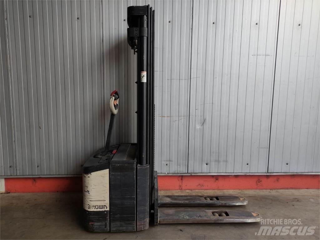 Crown WE 2300-1.6 TT Stapelaar meeloop