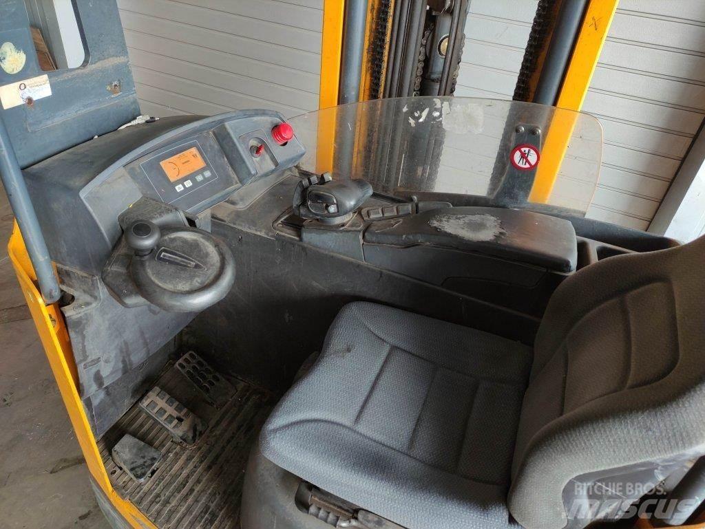 Jungheinrich ETV114 Reachtruck voor hoog niveau