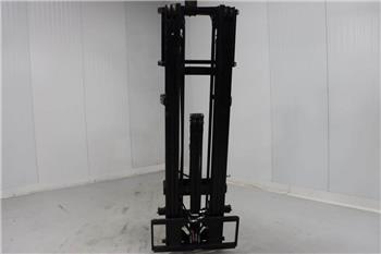 Caterpillar triplex mast