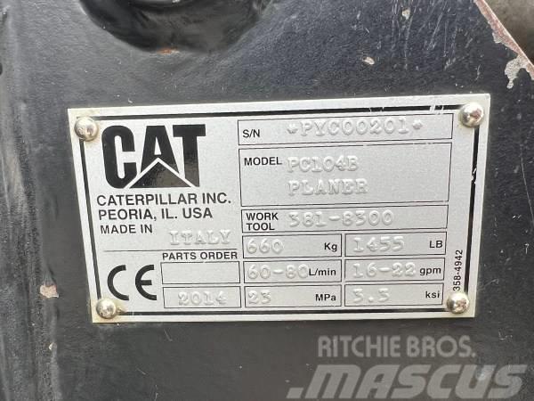  2014 CATERPILLAR PC104B 18” Skid Steer Cold Planer Accessoires voor de asfalteermachine