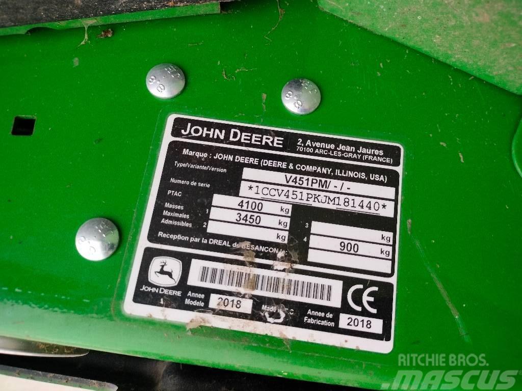John Deere V451M Ronde-balenpersen