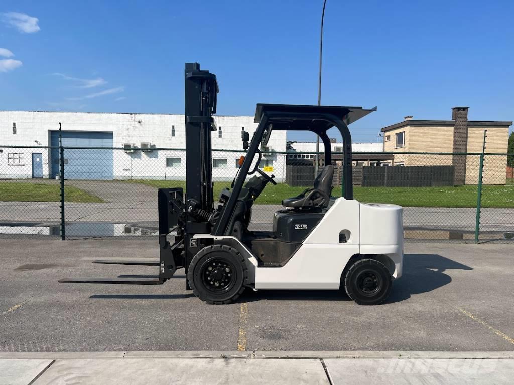 UniCarriers FHD25T5 Diesel heftrucks
