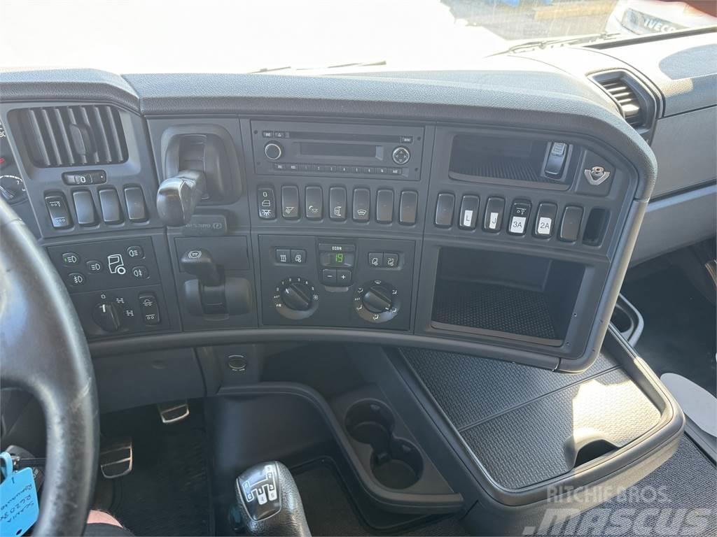 Scania R 620 8X4 Vlakke laadvloer met kraan