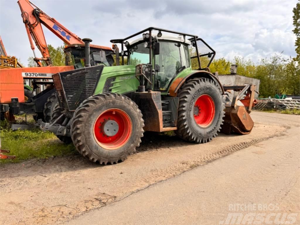Fendt 939 Vario RüFa mit Forstfräse Tractoren