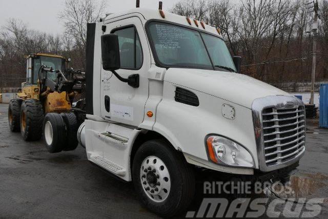 Freightliner CASCADIA 113 Chassis met cabine