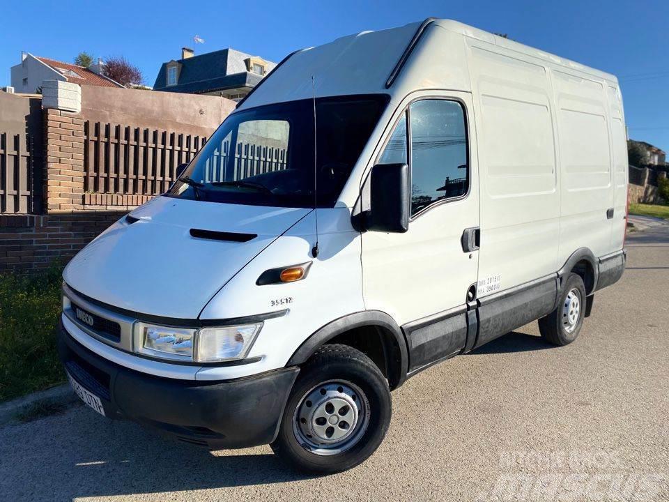 Iveco Daily Family 10m3 35S12 Largo RS Panel vans