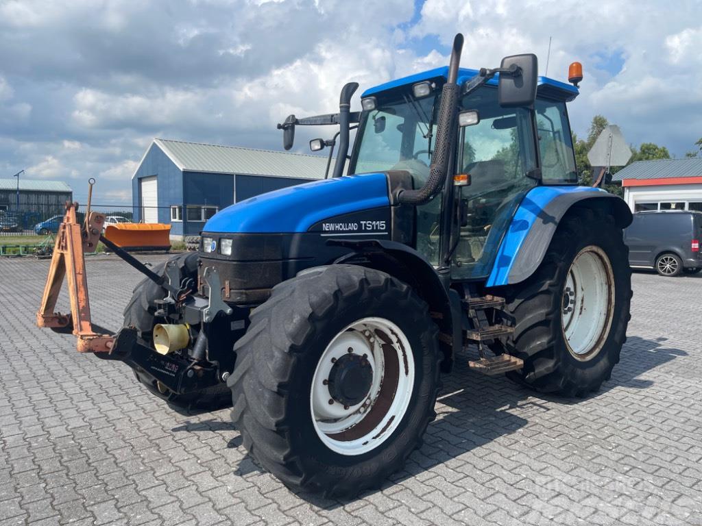 New Holland TS 115 Tractoren