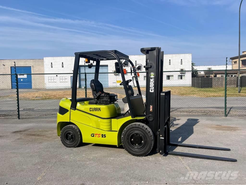 Clark GTS25 Diesel heftrucks
