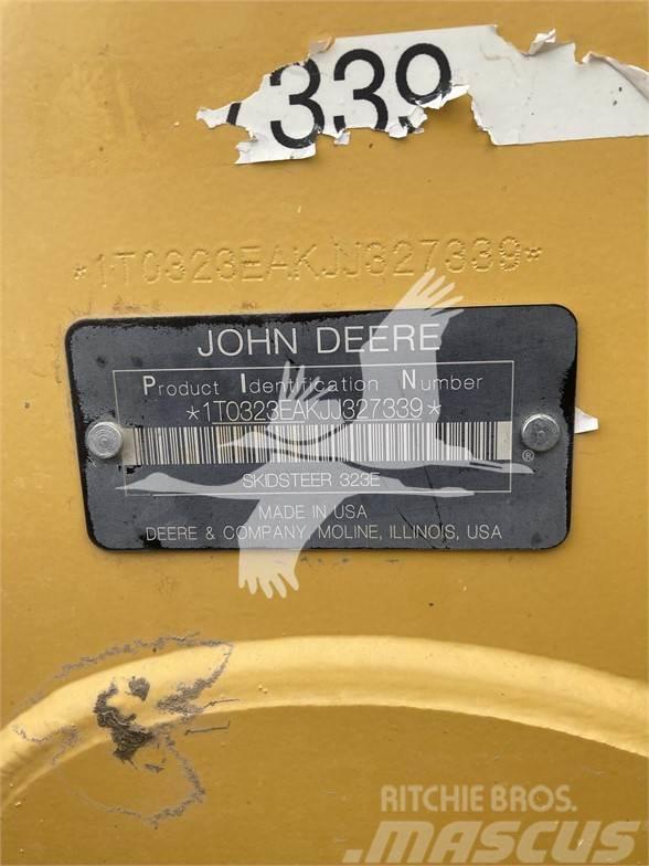 John Deere 323E Schrankladers