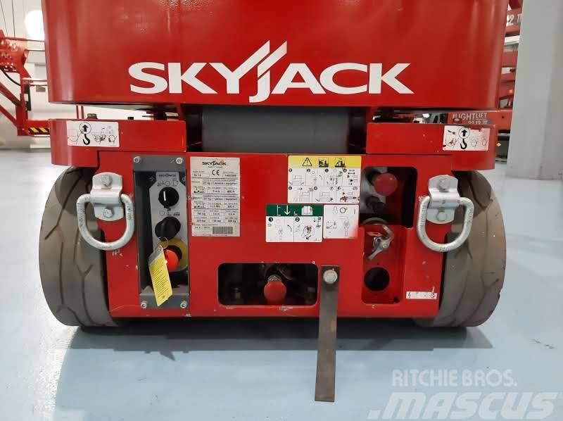 SkyJack SJ 12 Personenliften en invalideliften
