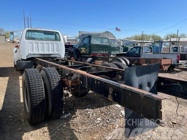 Ford F700 Cab and Chassis Chassis met cabine