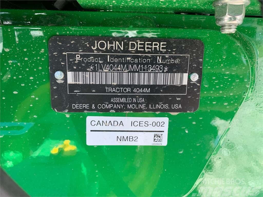 John Deere 4044M Tractoren