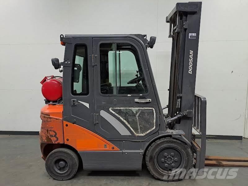 Doosan G25P-7 LPG trucks