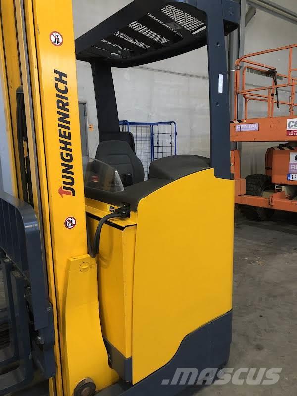 Jungheinrich ETV 214 Reachtruck voor hoog niveau