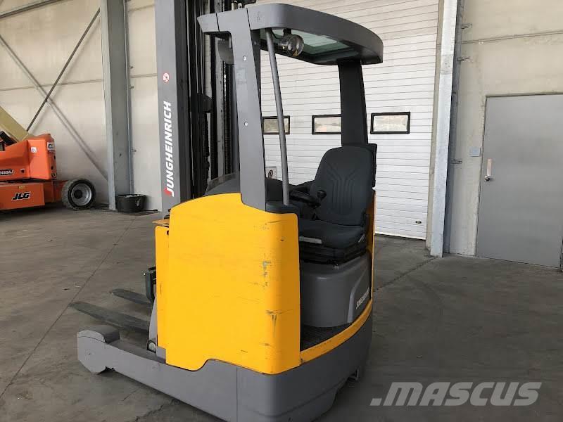 Jungheinrich ETV 214 Reachtruck voor hoog niveau