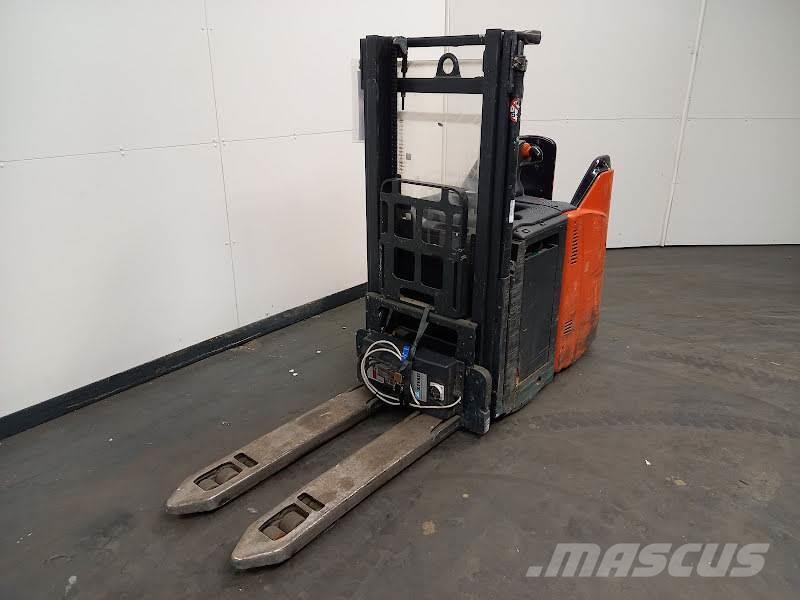 Linde L12L HP Zelfrijdende stapelaars