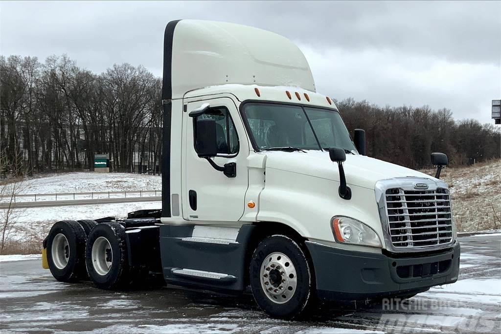 Freightliner Corp. CASCADIA Chassis met cabine