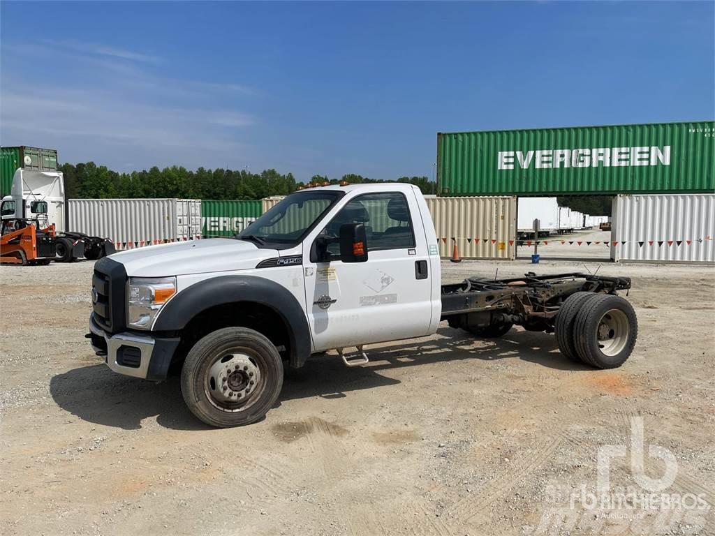 Ford F-450 Chassis met cabine