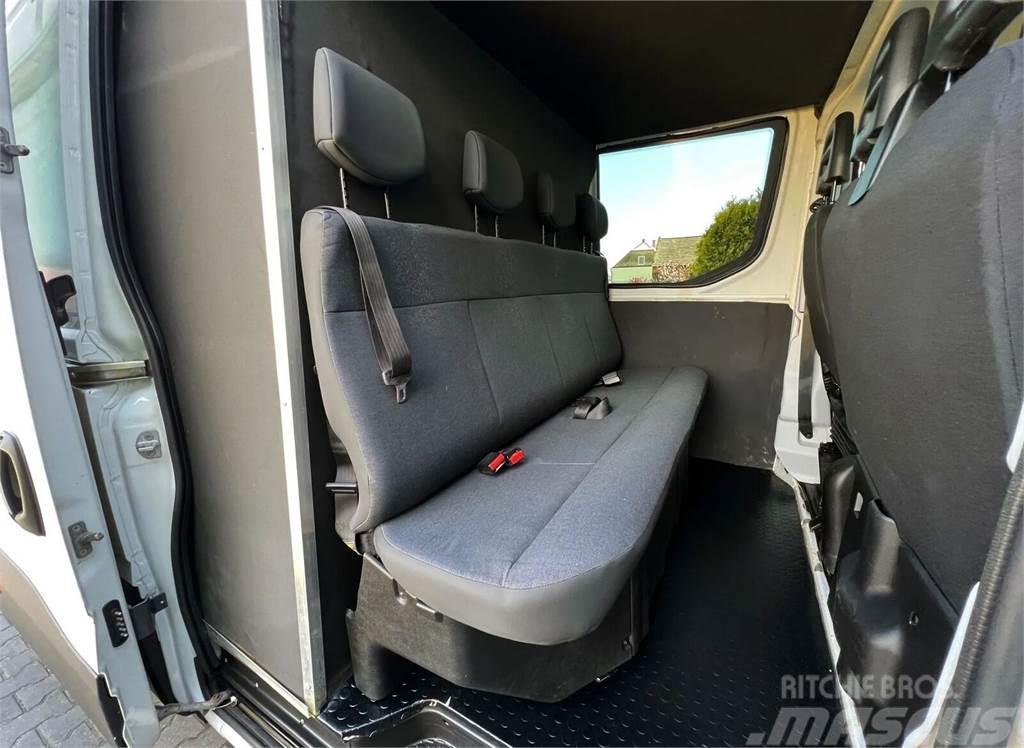 Iveco Daily 35S15 Doka Double Cabin Furgon L4H3 7-sits O Cabins and interior