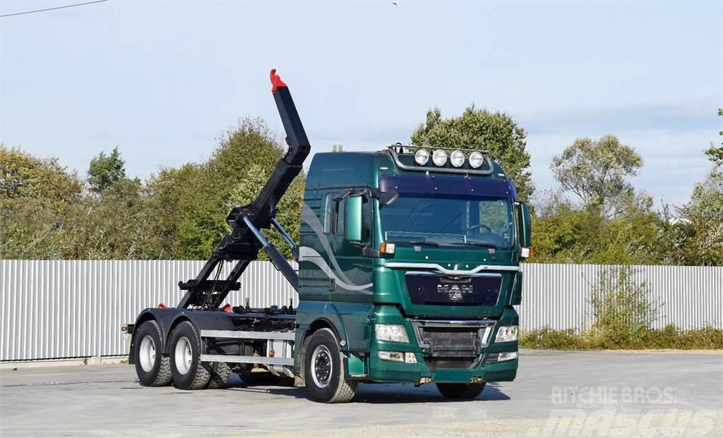 MAN TGX 26.480 Vrachtwagen met containersysteem