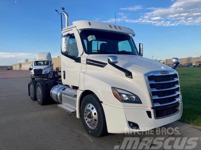 Freightliner New Cascadia Chassis met cabine