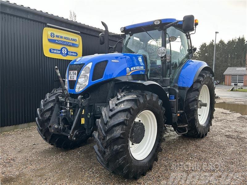 New Holland T7.250 AUTO COMMAND Affjedret foraksel + front PTO Tractoren