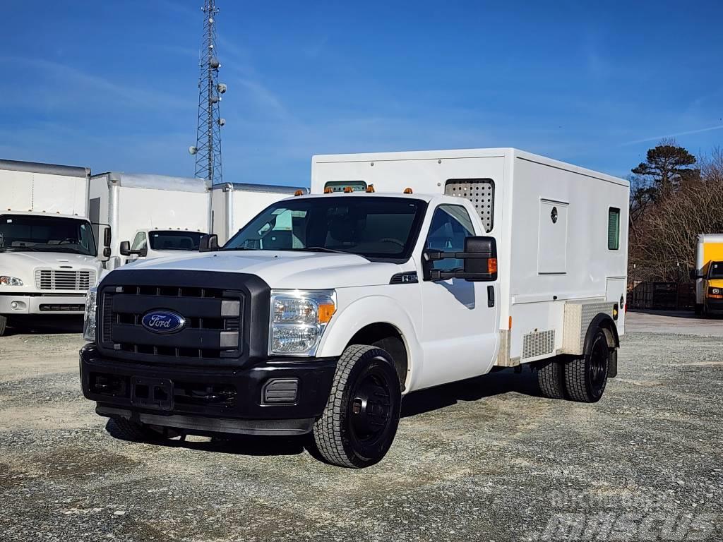 Ford F 350 XL Chassis met cabine