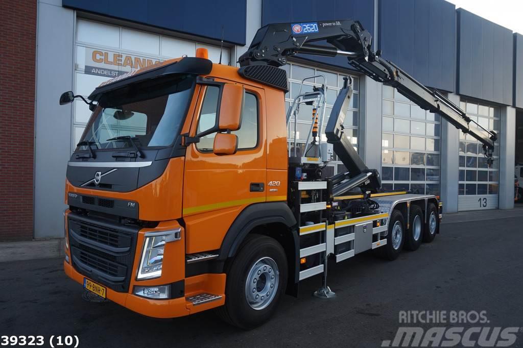 Volvo FM 420 8x2 HMF 26 ton/meter laadkraan Vrachtwagen met containersysteem