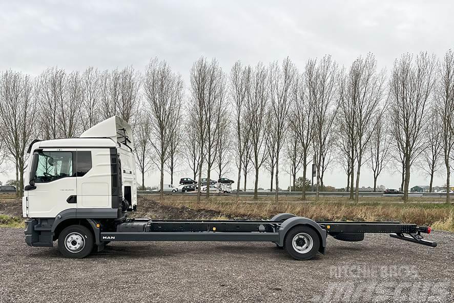 MAN TGL 12.220 BL CH Chassis Cabin (4 units) Chassis met cabine